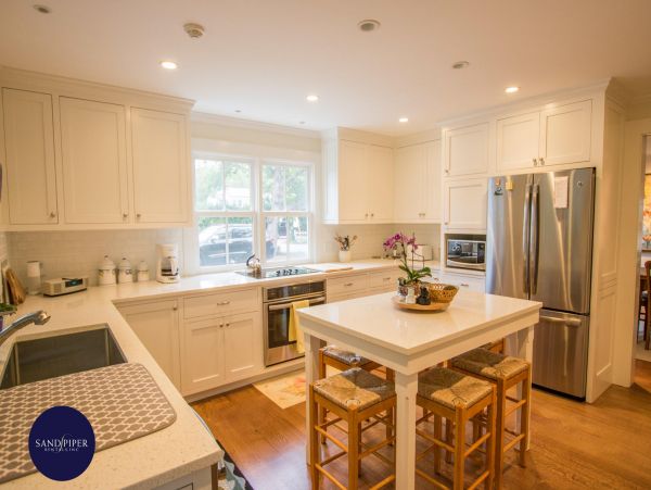 Cape Cod Home 995398