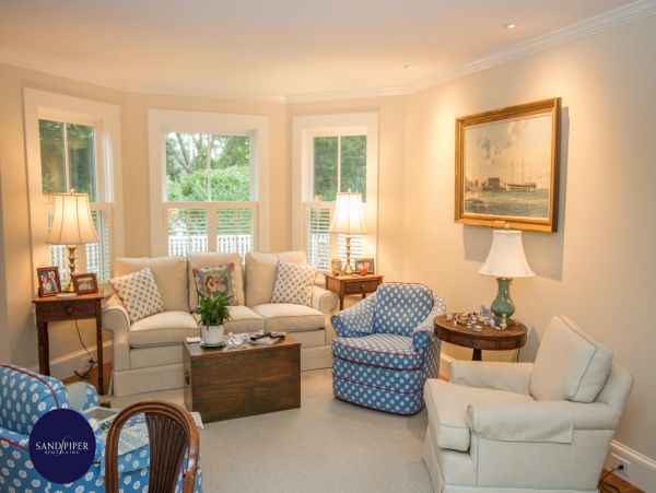 Cape Cod Home 995398