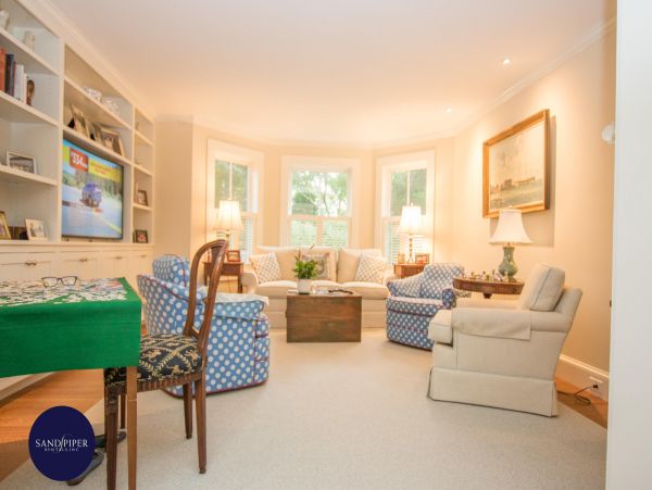 Cape Cod Home 995398