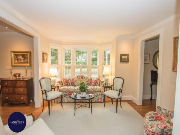 Cape Cod Home 995398