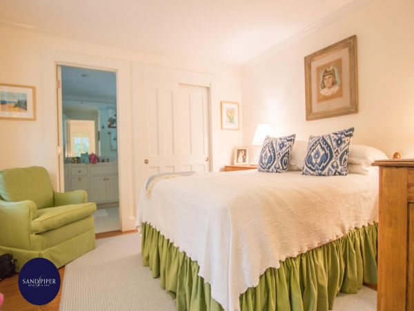 Cape Cod Home 995398