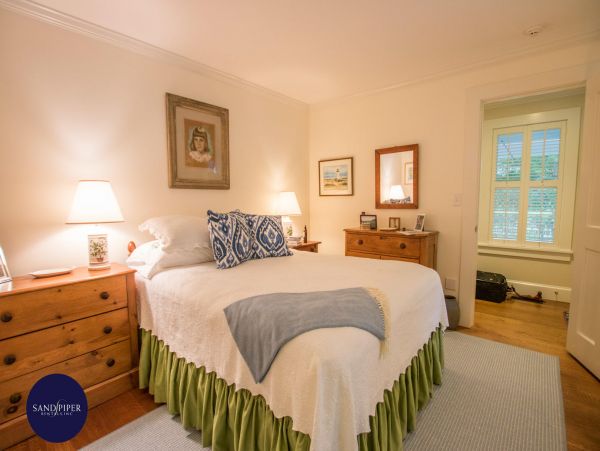 Cape Cod Home 995398