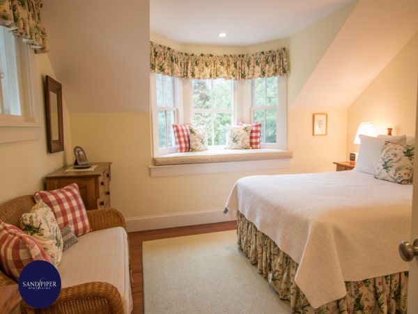 Cape Cod Home 995398