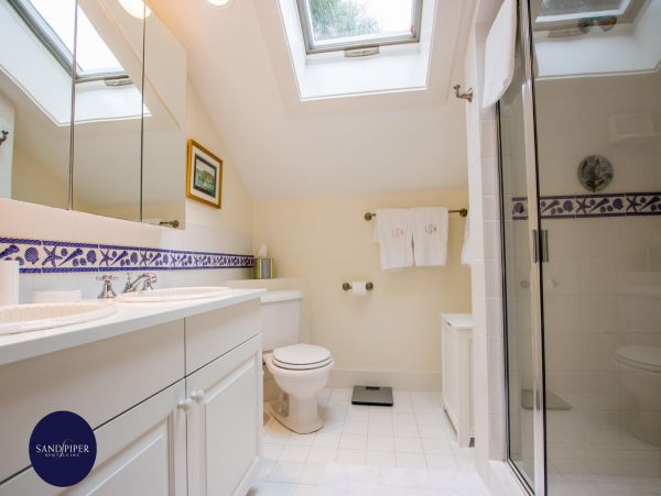 Cape Cod Home 995398