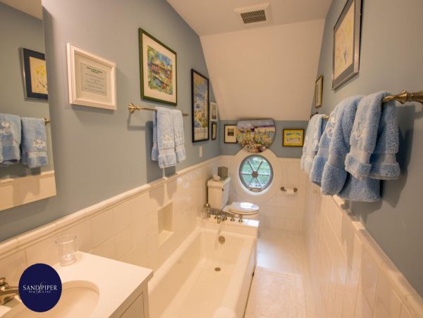 Cape Cod Home 995398