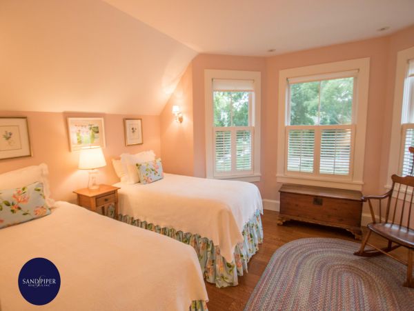 Cape Cod Home 995398