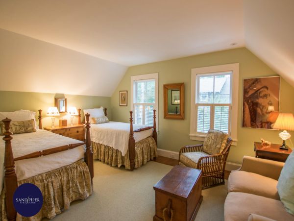 Cape Cod Home 995398