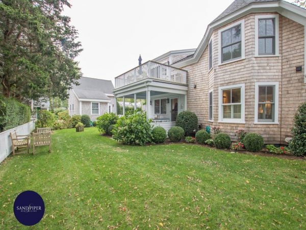 Cape Cod Home 995398