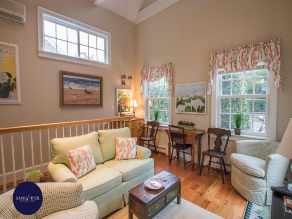 Cape Cod Home 995398