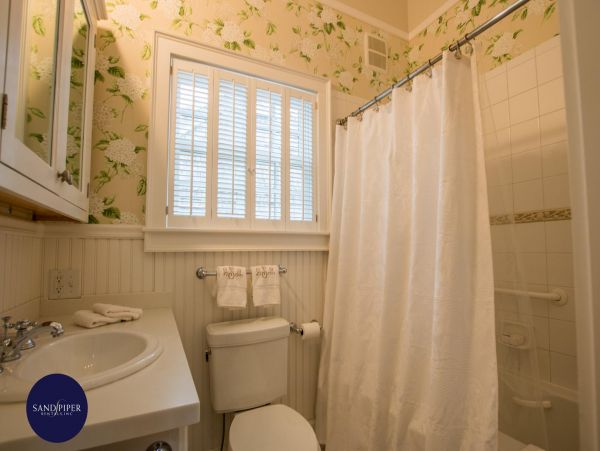 Cape Cod Home 995398