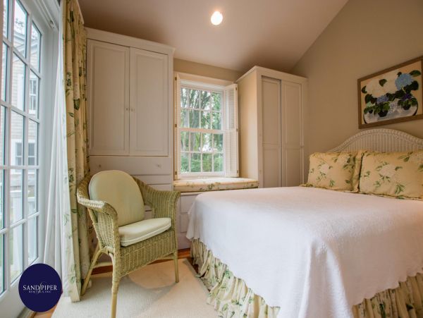 Cape Cod Home 995398
