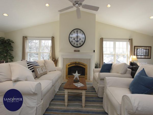 Cape Cod Home 995399