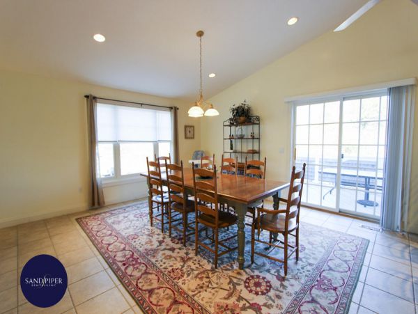Cape Cod Home 995399