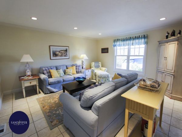 Cape Cod Home 995399