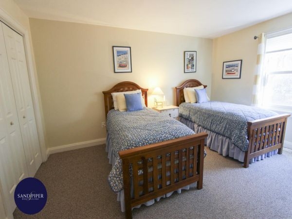 Cape Cod Home 995399