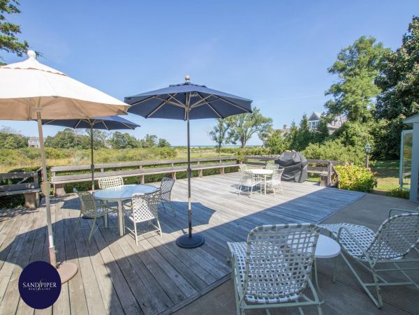 Cape Cod Home 995400