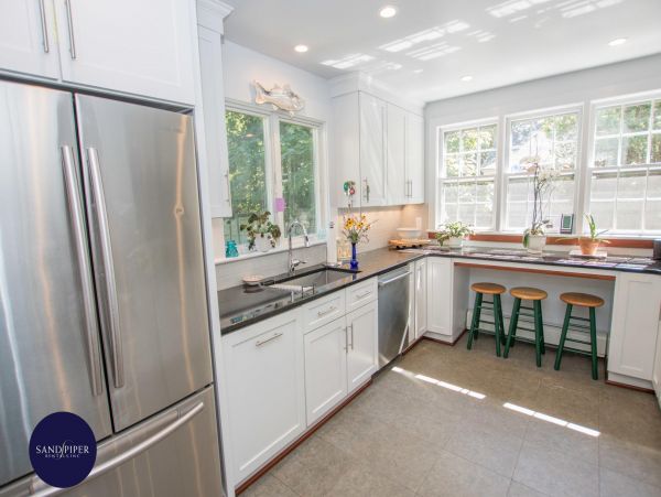 Cape Cod Home 995400