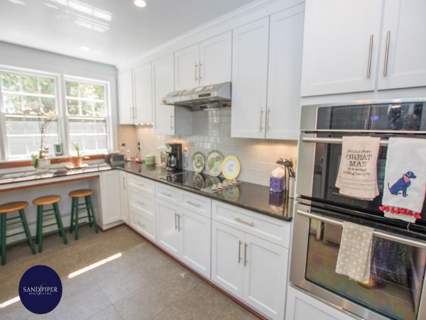 Cape Cod Home 995400