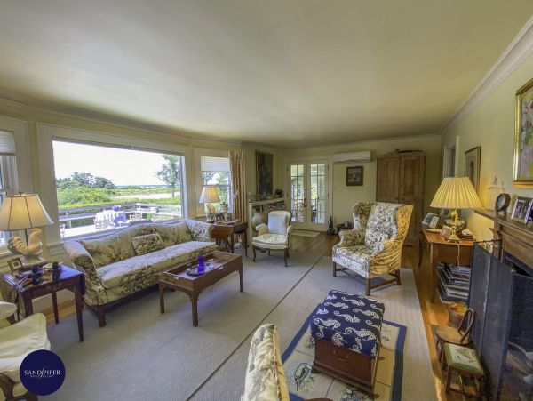 Cape Cod Home 995400