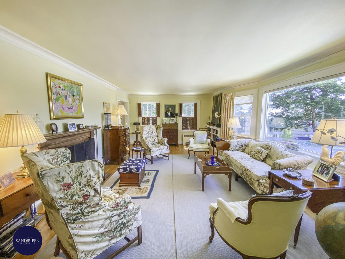 Cape Cod Home 995400