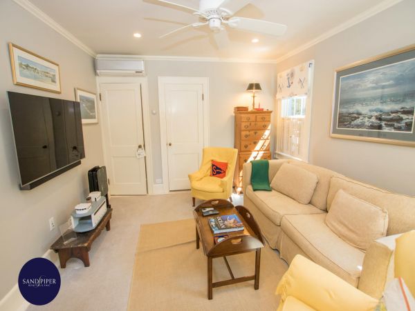 Cape Cod Home 995400