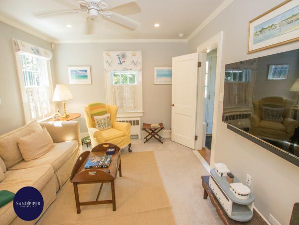 Cape Cod Home 995400