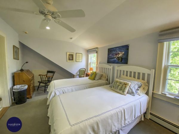 Cape Cod Home 995400