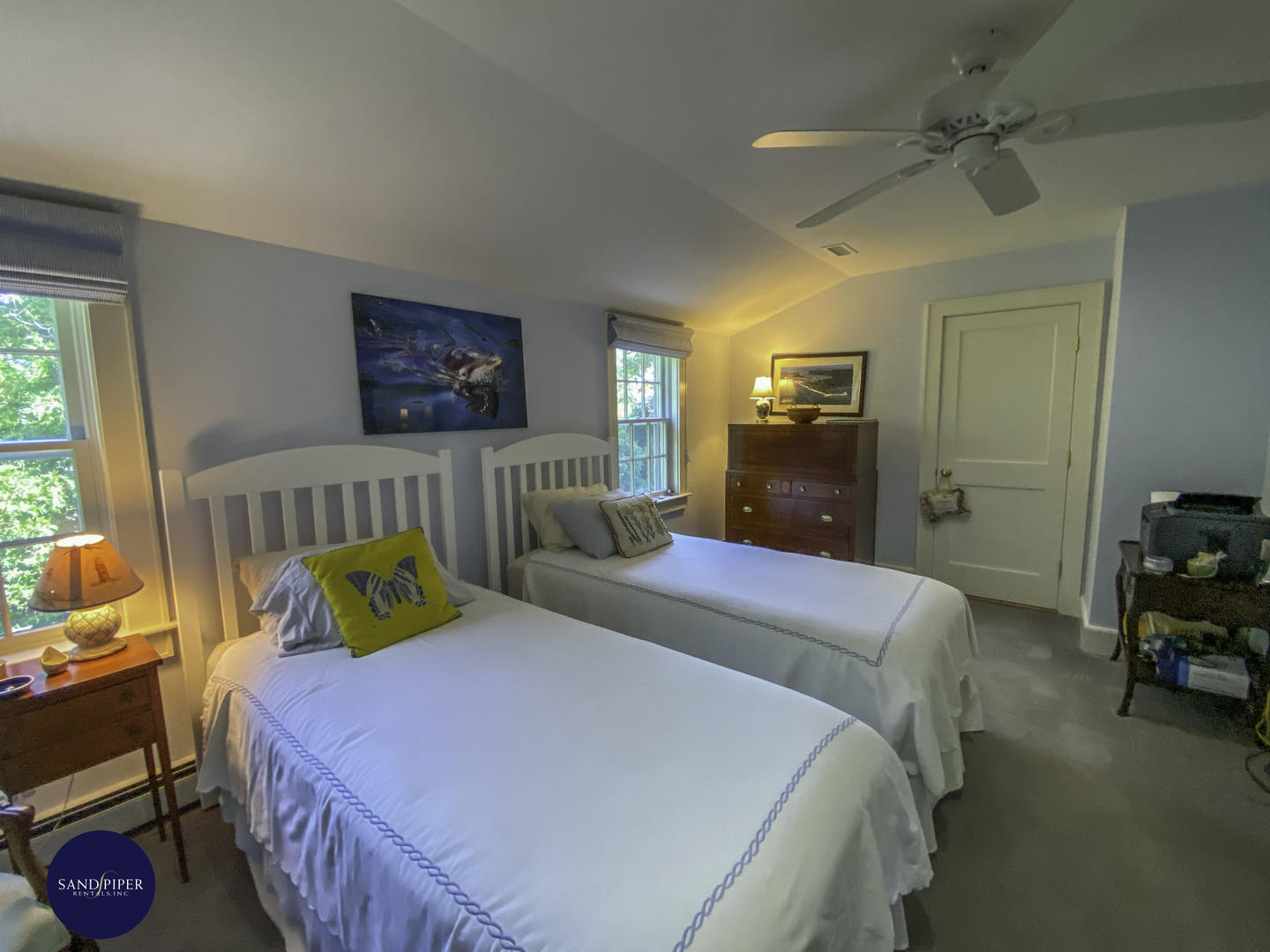Cape Cod Home 995400