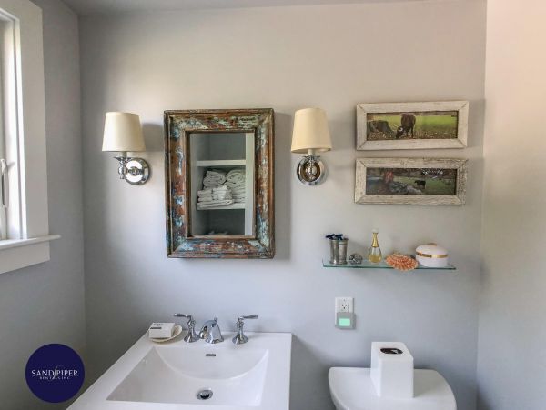 Cape Cod Home 995400
