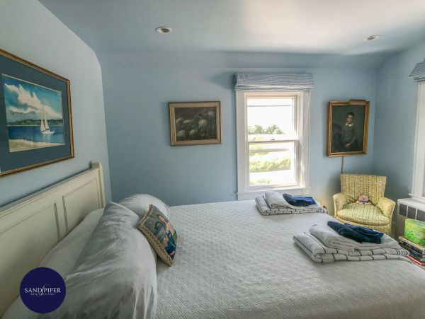 Cape Cod Home 995400