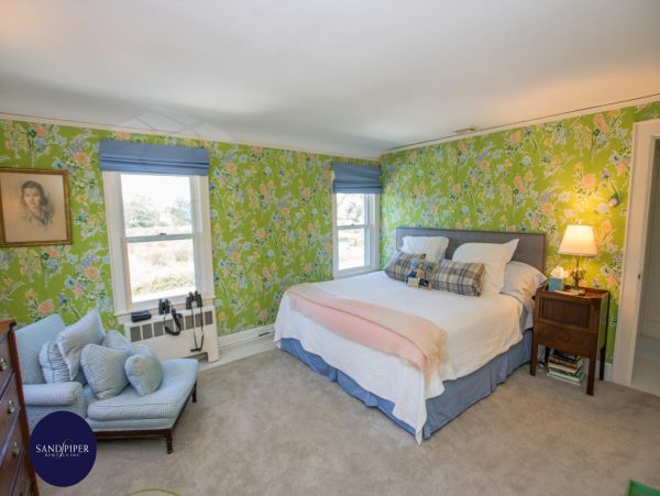 Cape Cod Home 995400