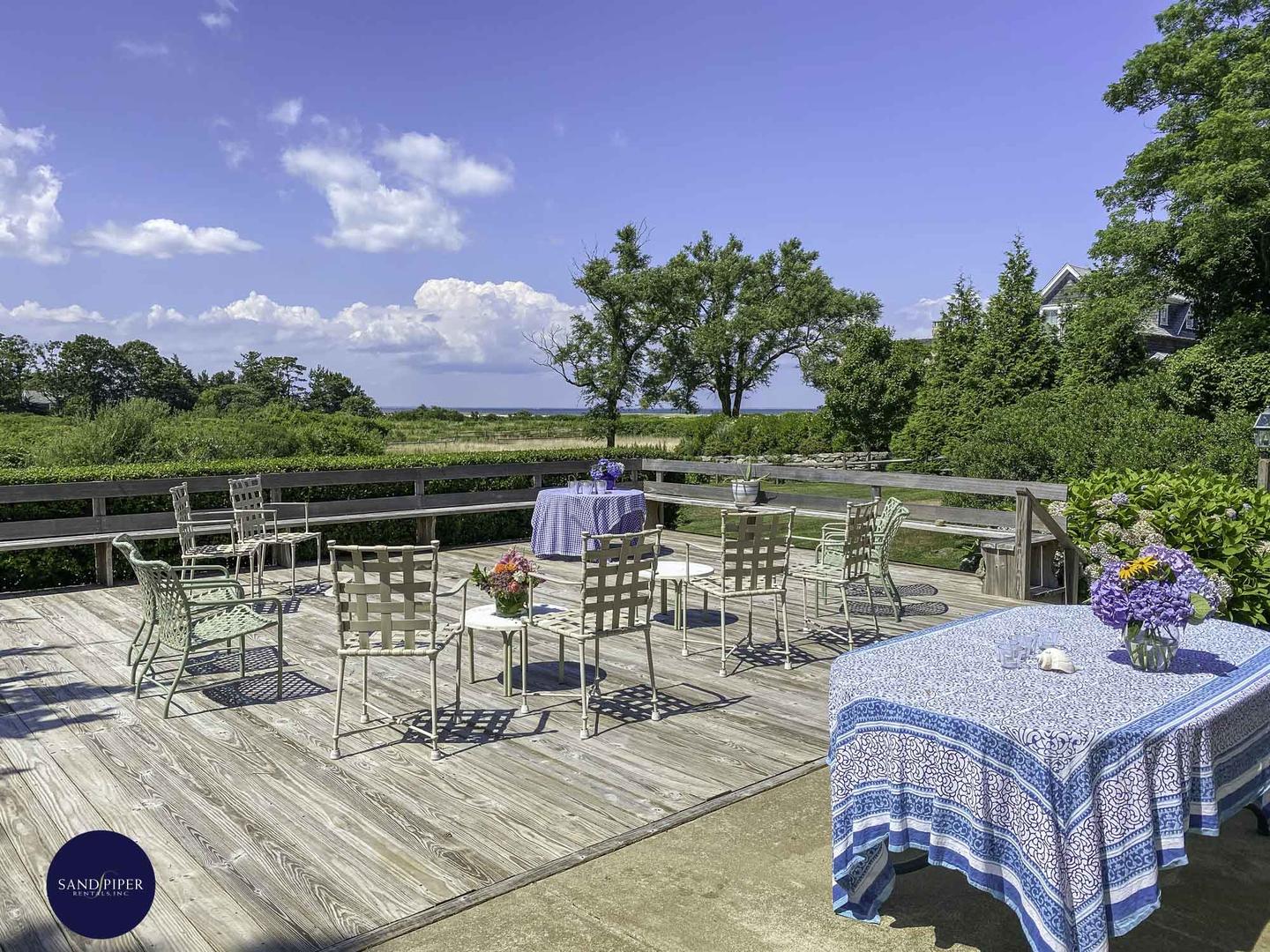 Cape Cod Home 995400
