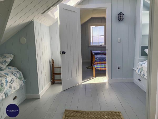 Cape Cod Home 995401