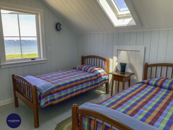 Cape Cod Home 995401