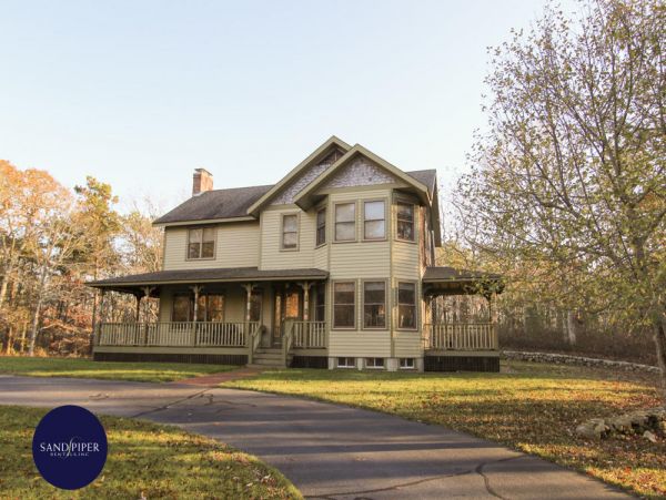 Cape Cod Home 995402