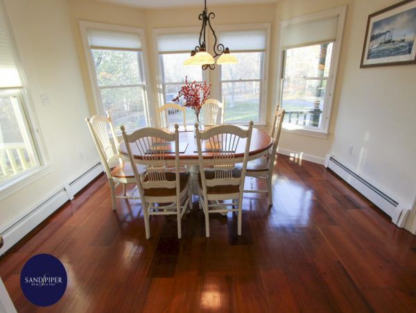 Cape Cod Home 995402