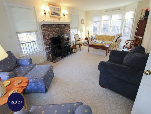 Cape Cod Home 995402