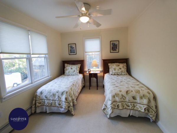 Cape Cod Home 995402