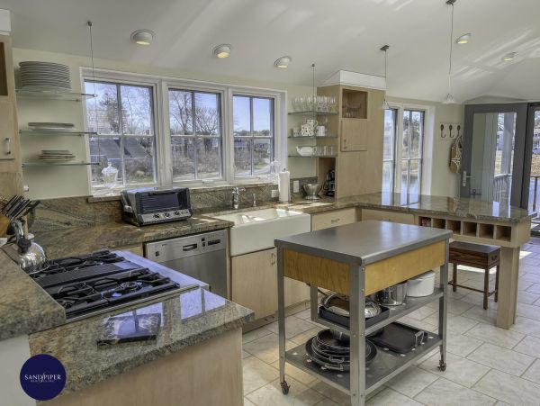 Cape Cod Home 995403