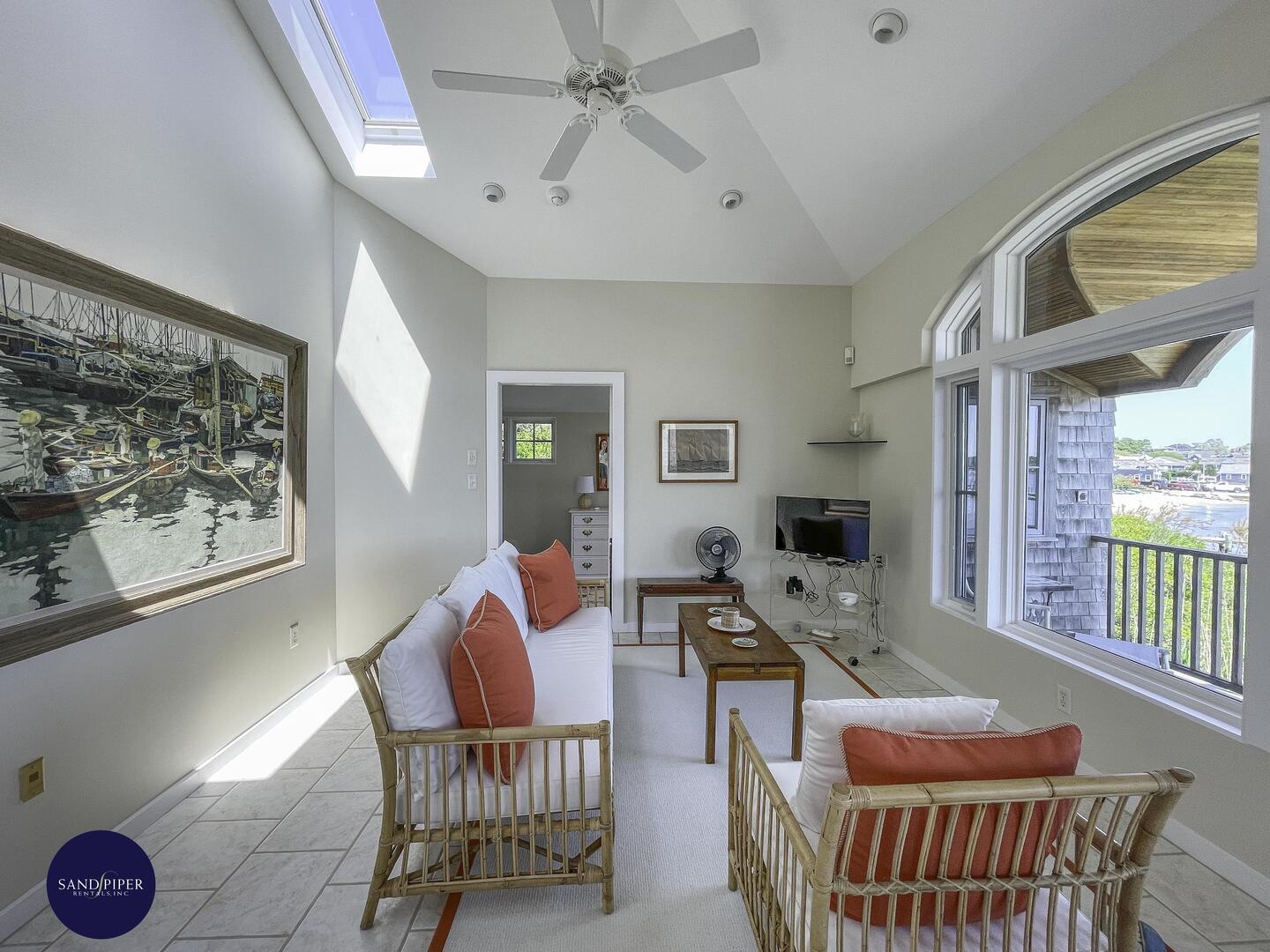 Cape Cod Home 995403