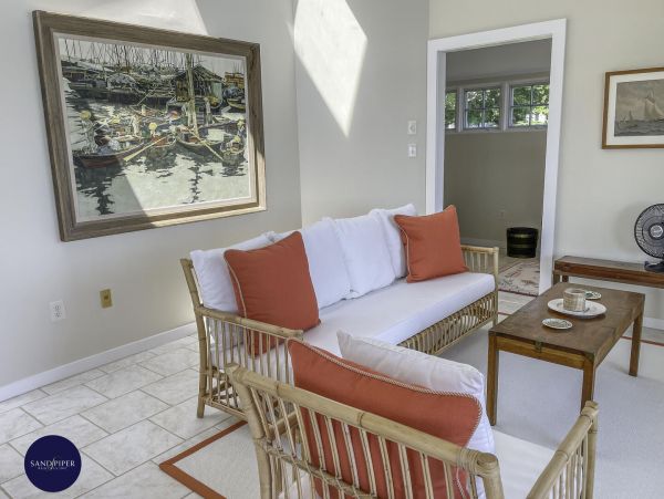 Cape Cod Home 995403