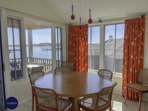 Cape Cod Home 995403
