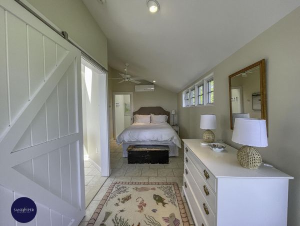 Cape Cod Home 995403
