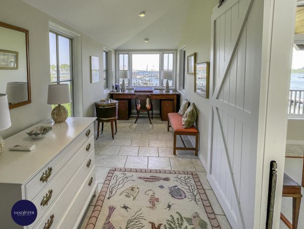 Cape Cod Home 995403