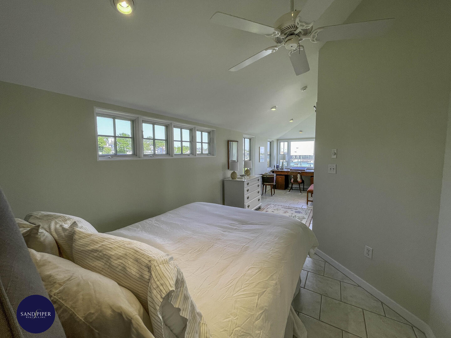 Cape Cod Home 995403