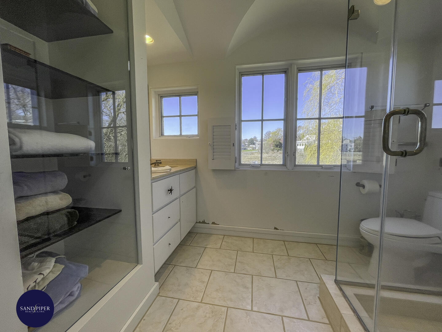 Cape Cod Home 995403