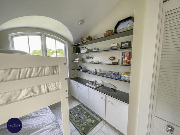 Cape Cod Home 995403