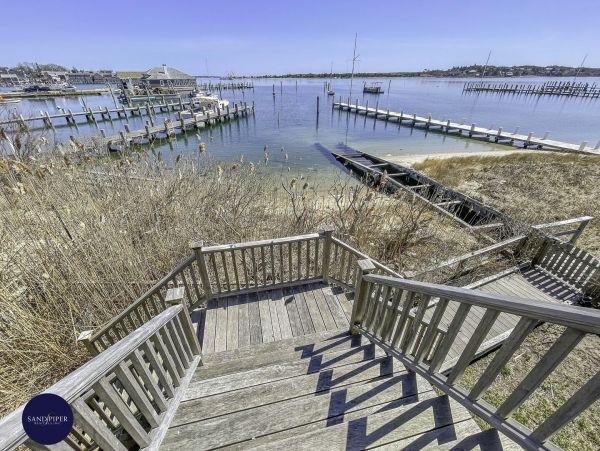 Cape Cod Home 995403