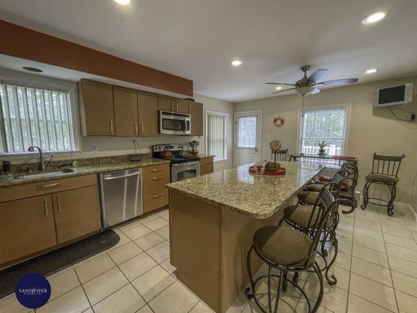 Cape Cod Home 995405