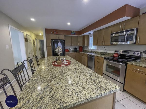 Cape Cod Home 995405